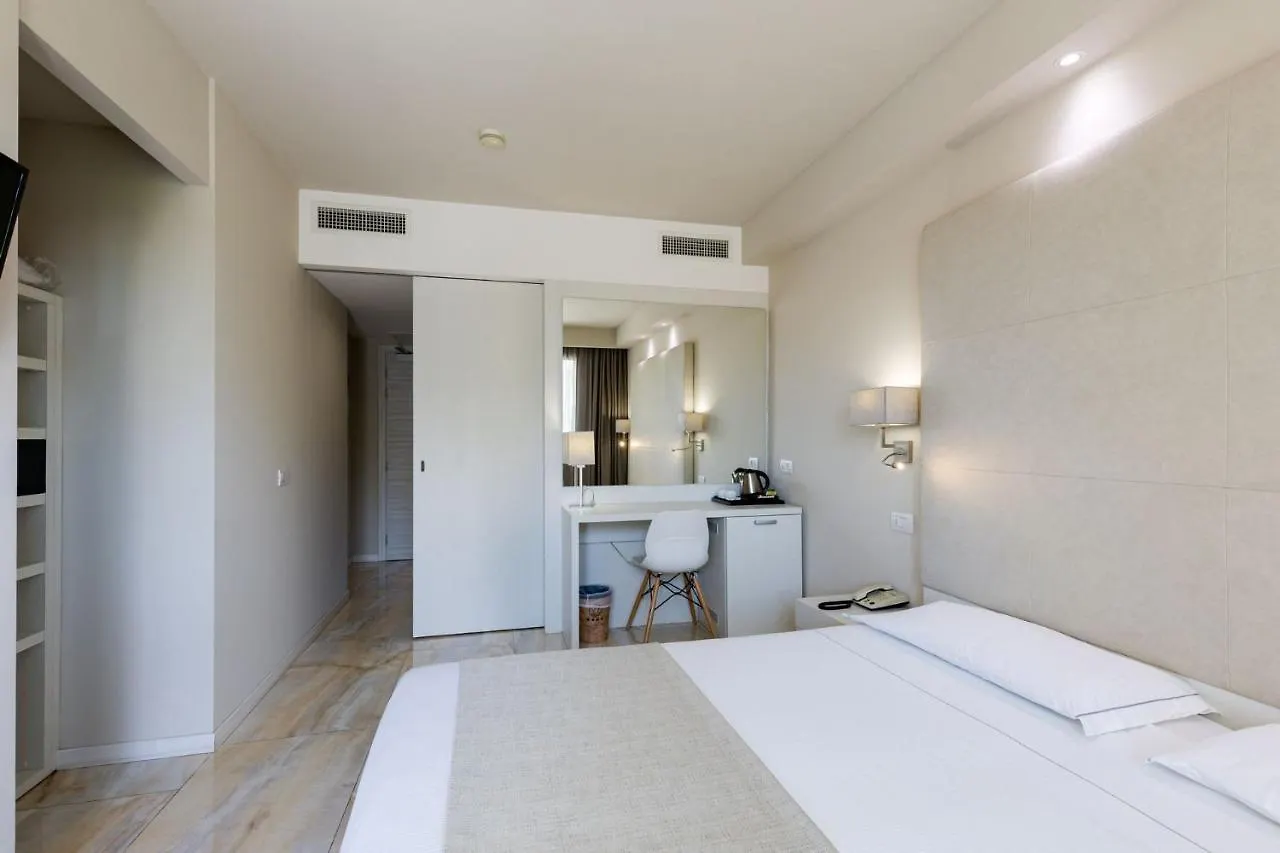Hotel Du Parc Sirmione 4*,